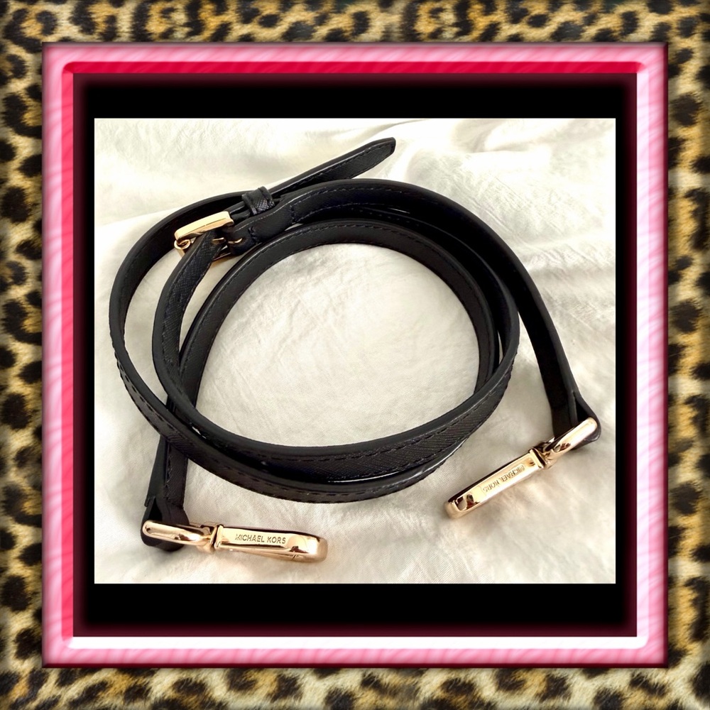 👑✅PRICE FIRM✅ Michael Kors Black Leather and Gold Crossbody Strap